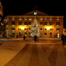 piazzale illuminato in occasione del Natale - strada del Custoza